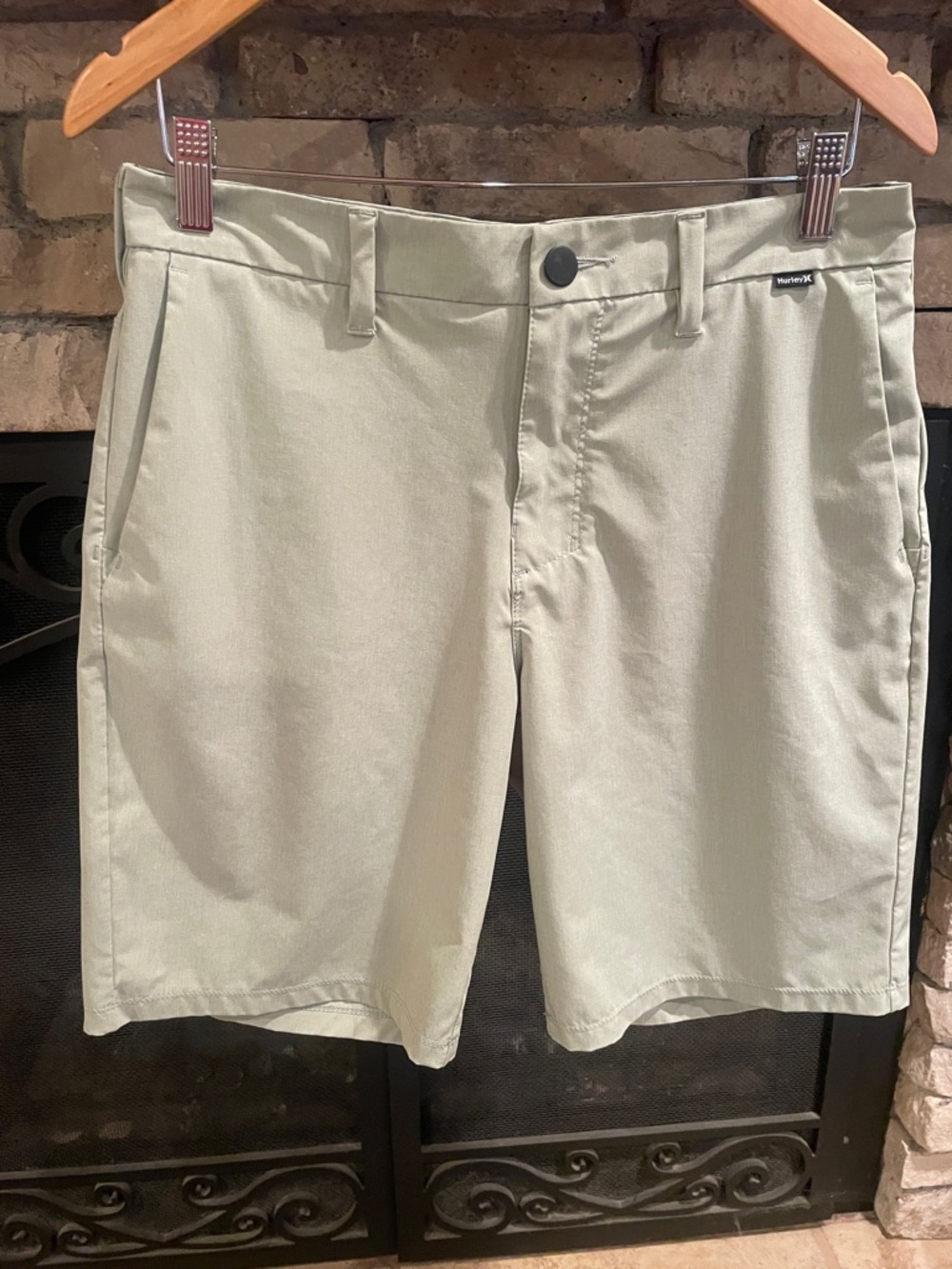 Hurley Men's Light Gray/beige Casual Flat-Front Shorts